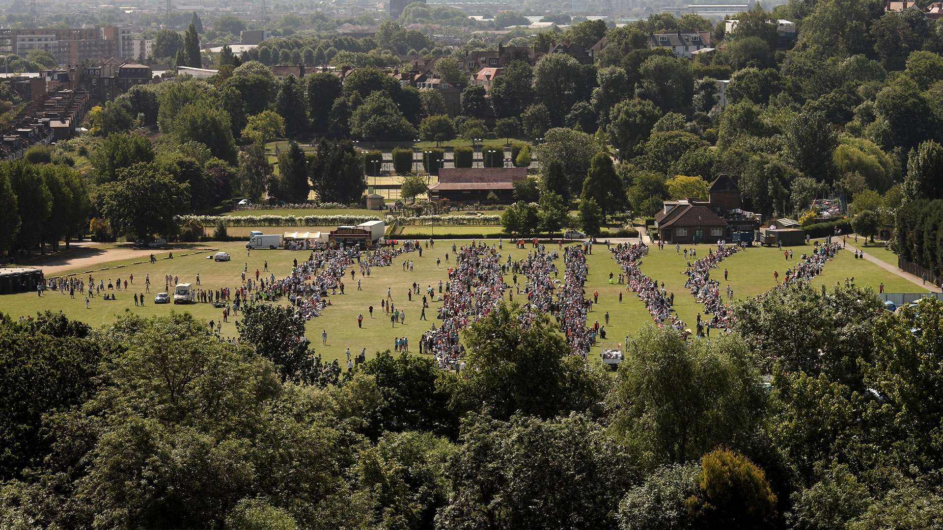 韓國名哨金希坤執法國足對陣菲律賓.