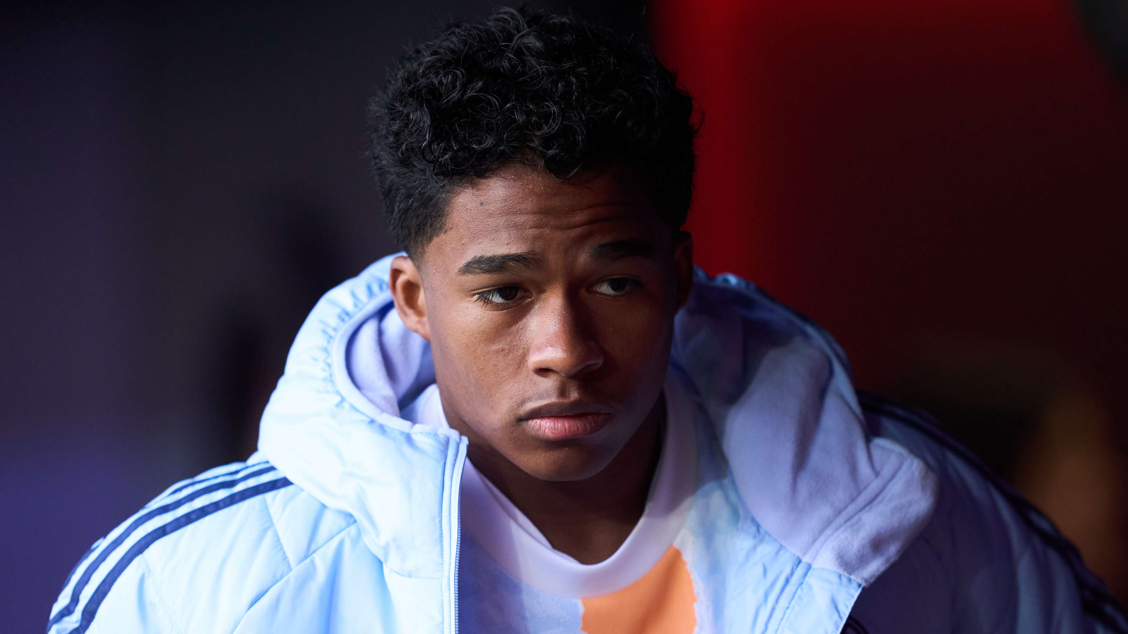 通过引入智 通过引入智